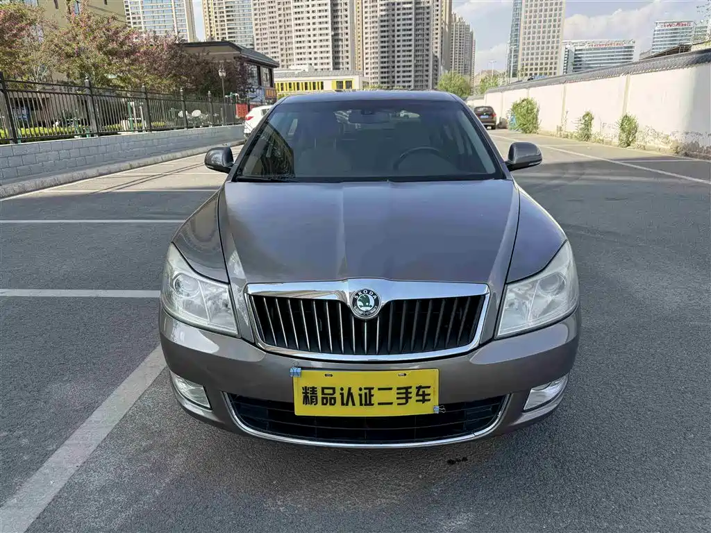 Škoda Octavia 2013 1.6L Automatic Prestige Edition фото 2