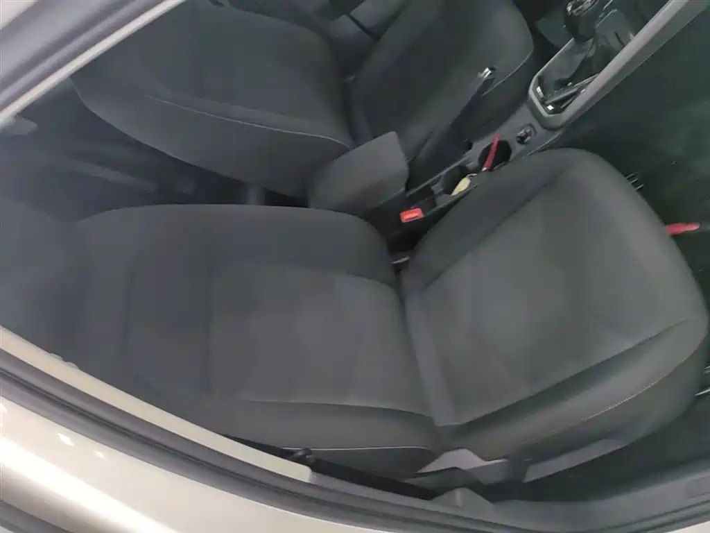 Volkswagen Polo 2019 Plus 1.5L Automatic Panorama Enjoyment Edition фото 25