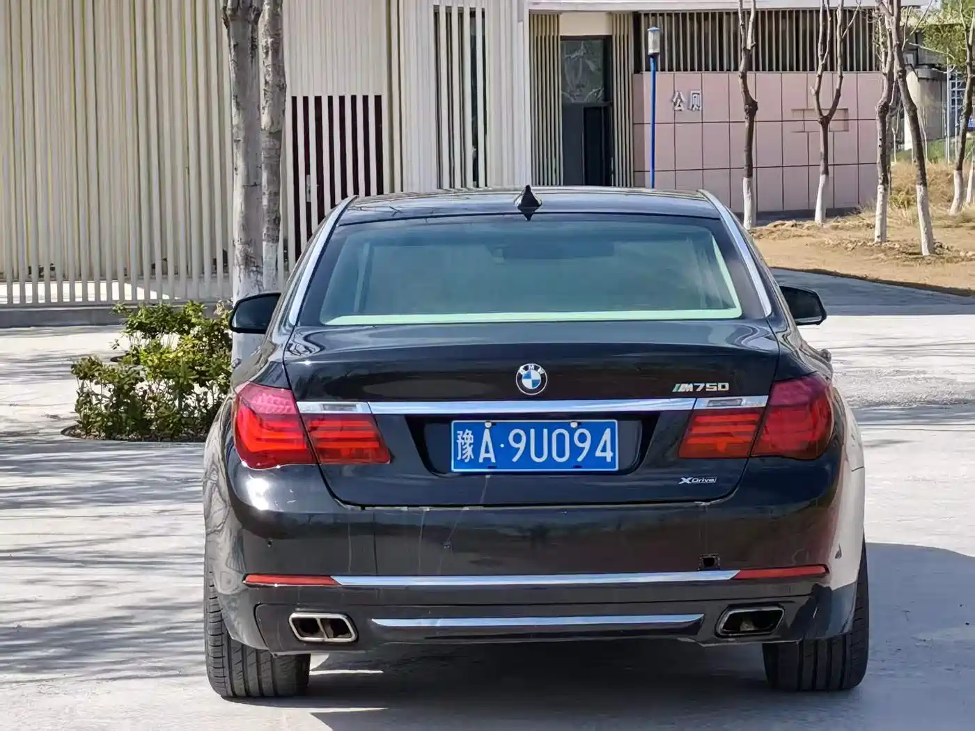 BMW 7 Series 2011 750Li xDrive фото 5