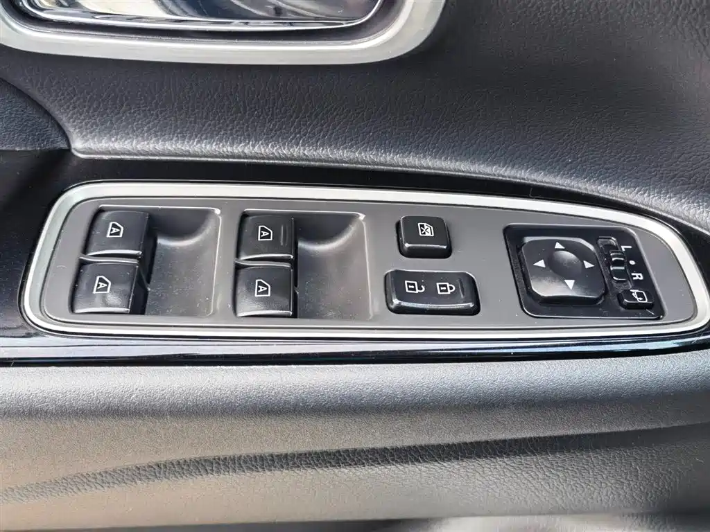 Mitsubishi Outlander 2019 2.0L 2WD Enjoy 5-Seater China VI фото 22