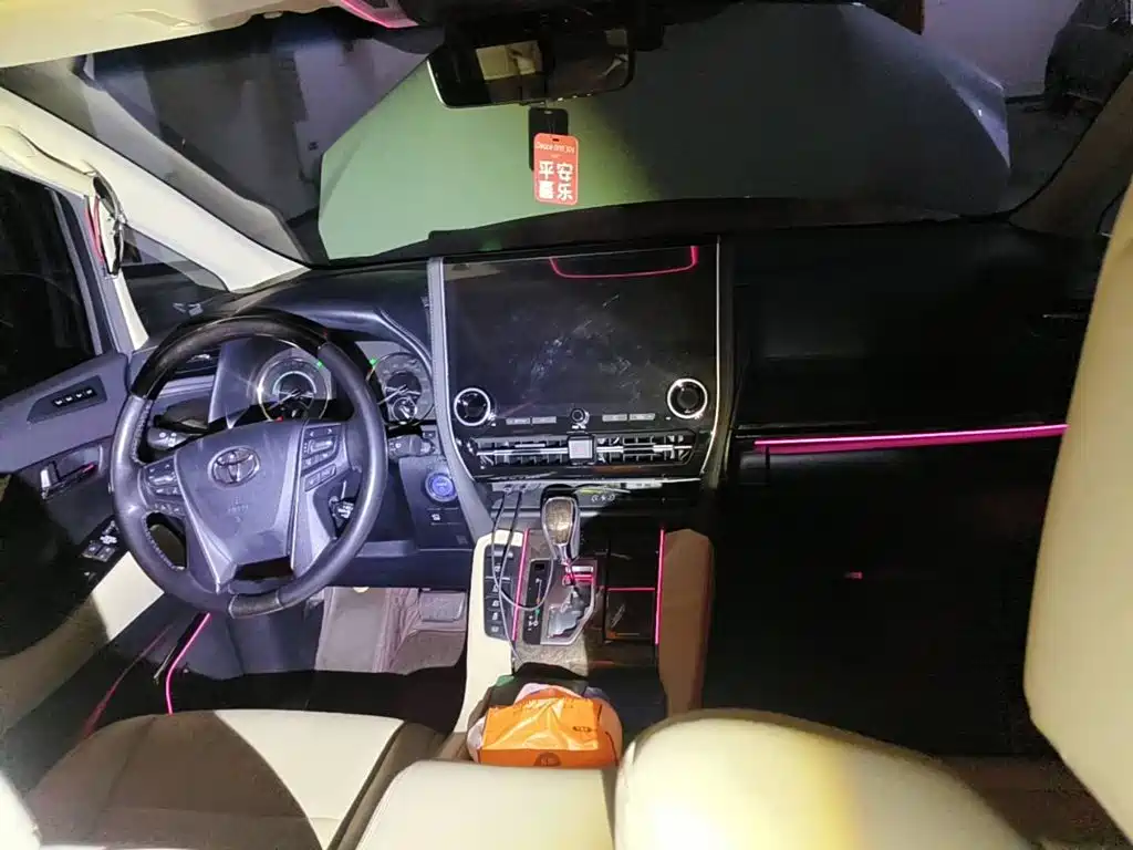 صورة 12 - Toyota Alphard