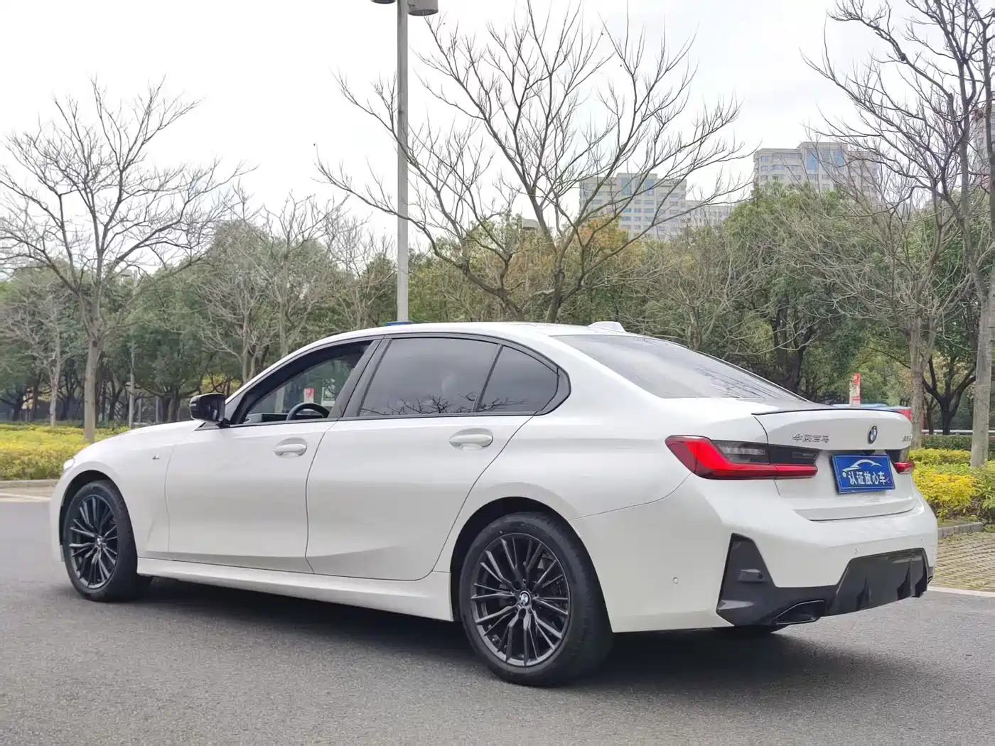 BMW 3 Series 2023 325Li M Sport Black Night Package фото 5