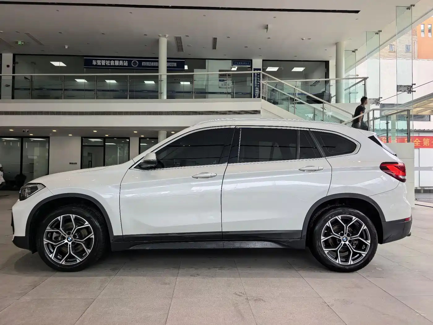 BMW X1 2022 sDrive25Li Leading фото 5