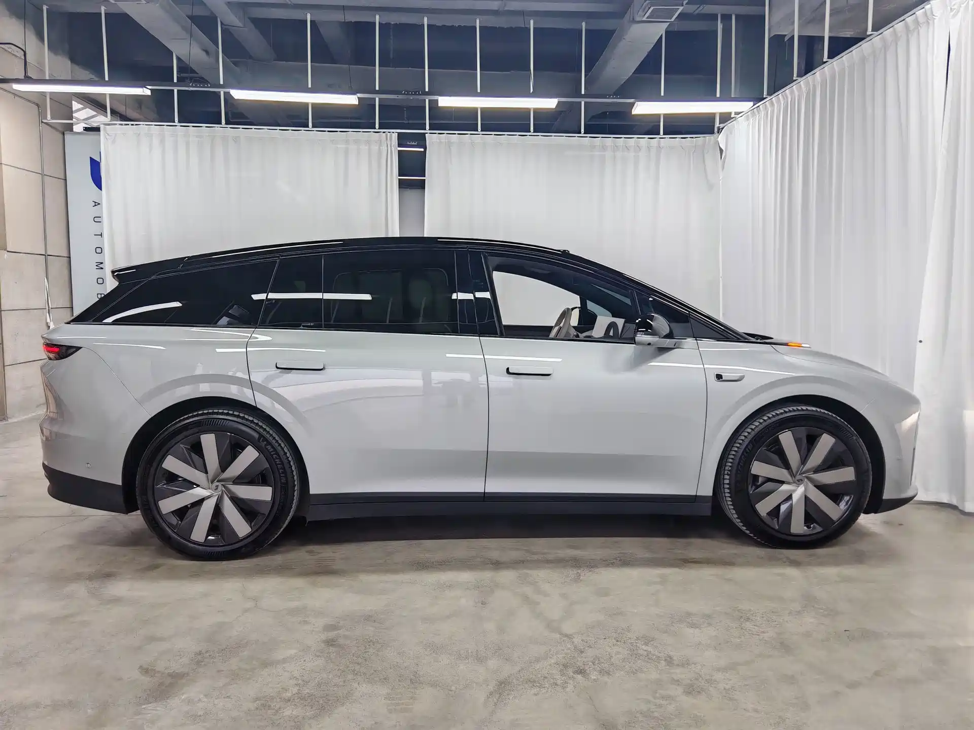 Фото 7 - Li Auto i6