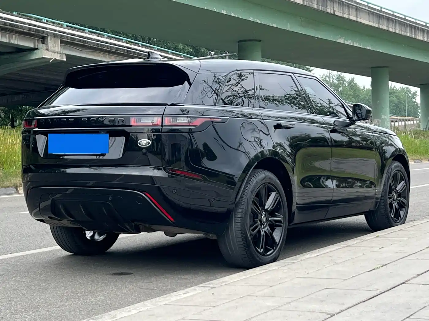 Land Rover Range Rover Velar 2022 250PS Golden Collector's Edition фото 19