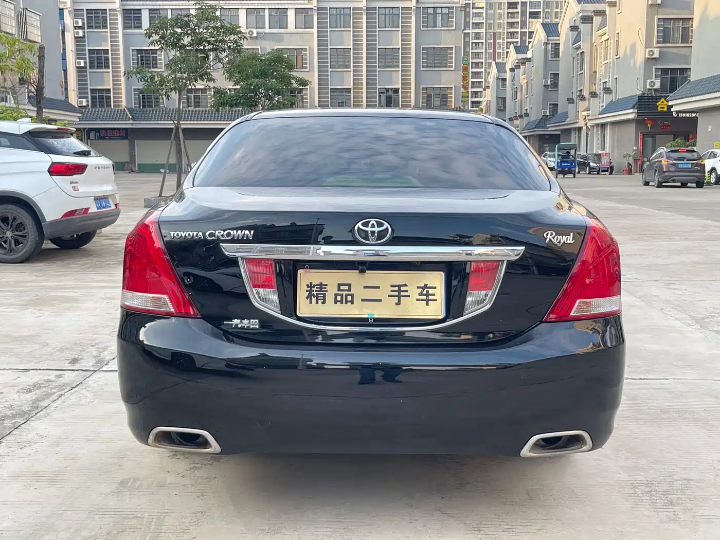 Фото 7 - Toyota Crown