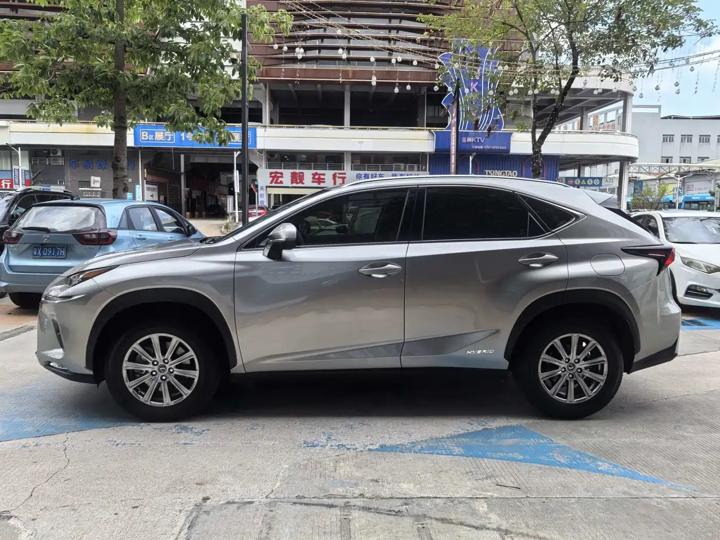Lexus NX 2020 300h FWD F Sport China V фото 4