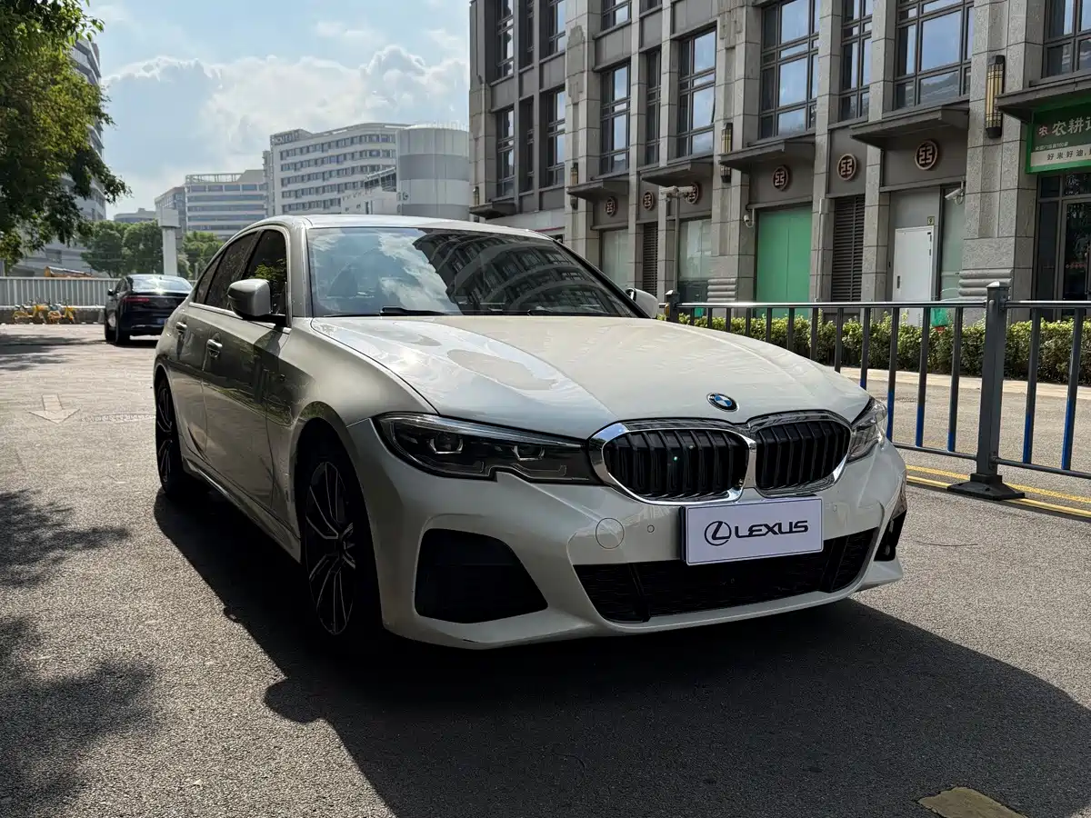 Photo 3 - BMW 3 Series
