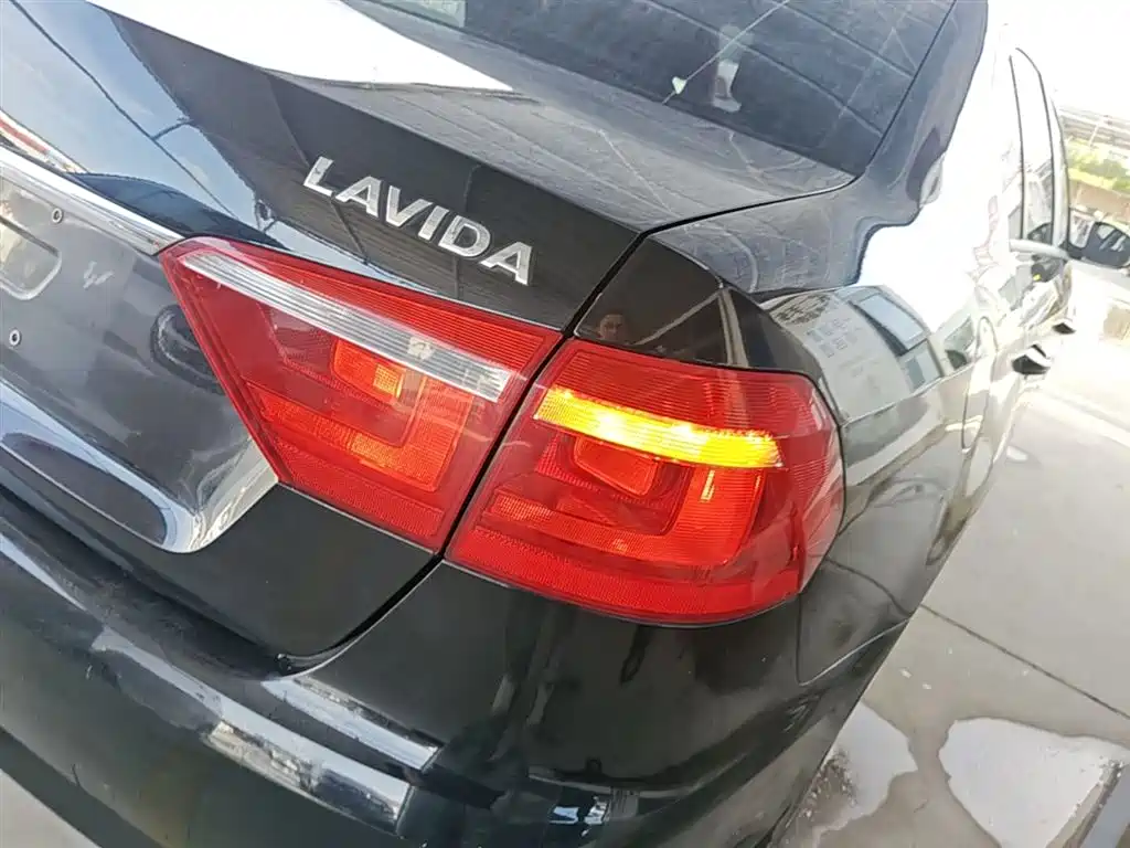 Volkswagen Lavida 2013 Facelift Classic 1.6L Manual Trend фото 8