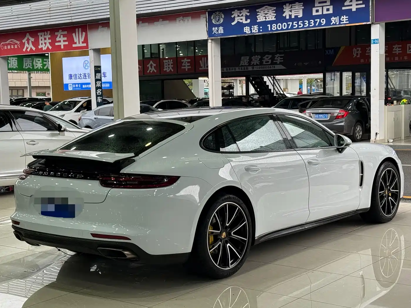 Фото 6 - Porsche Panamera