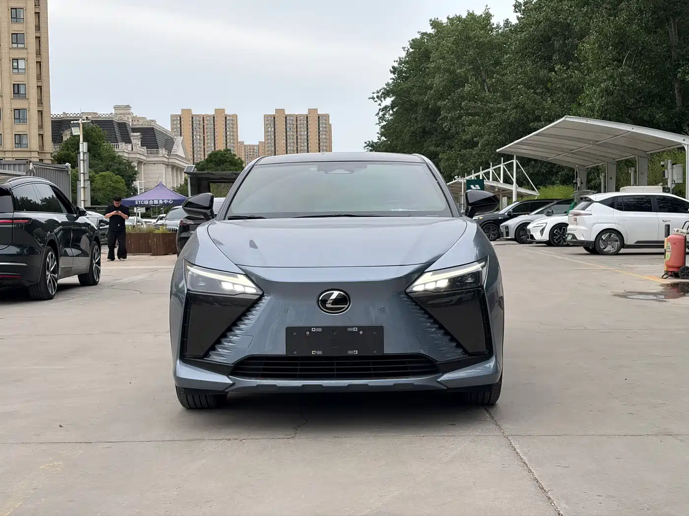 Lexus RZ 2023 450e 4WD Deluxe фото 2