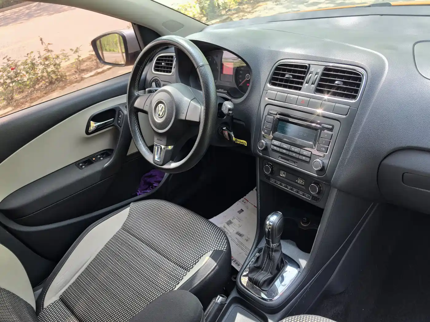 Volkswagen Polo 2012 1.6L Cross Polo AT фото 4