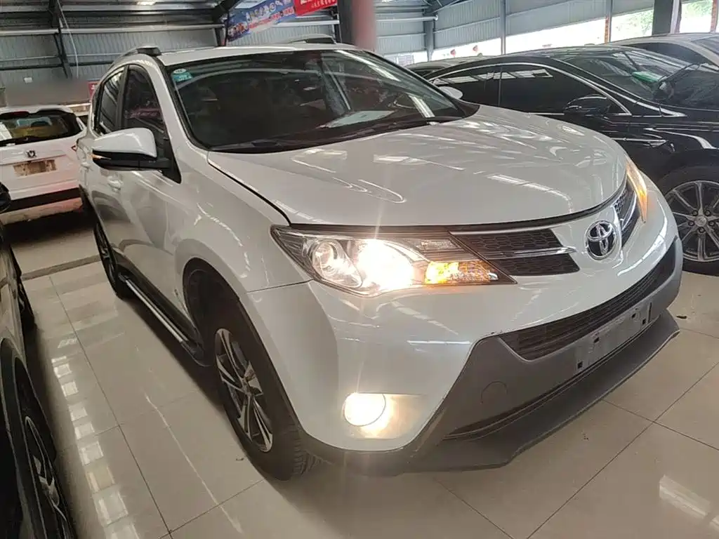 Toyota RAV4 Rongfang 2015 2.0L CVT 2WD Trend Edition фото 22