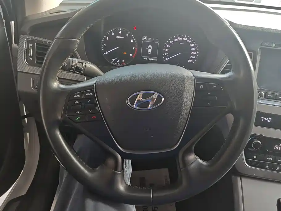 Photo 15 - Hyundai Sonata