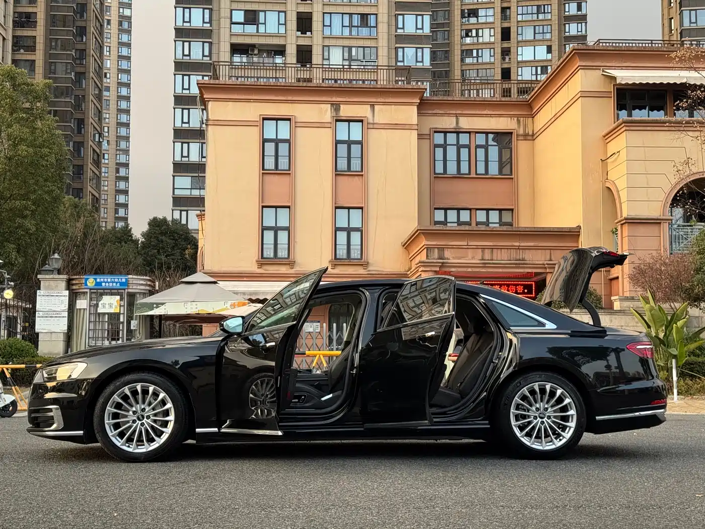 Audi A8 2022 A8L 50 TFSI quattro Comfort Collector's Edition фото 17