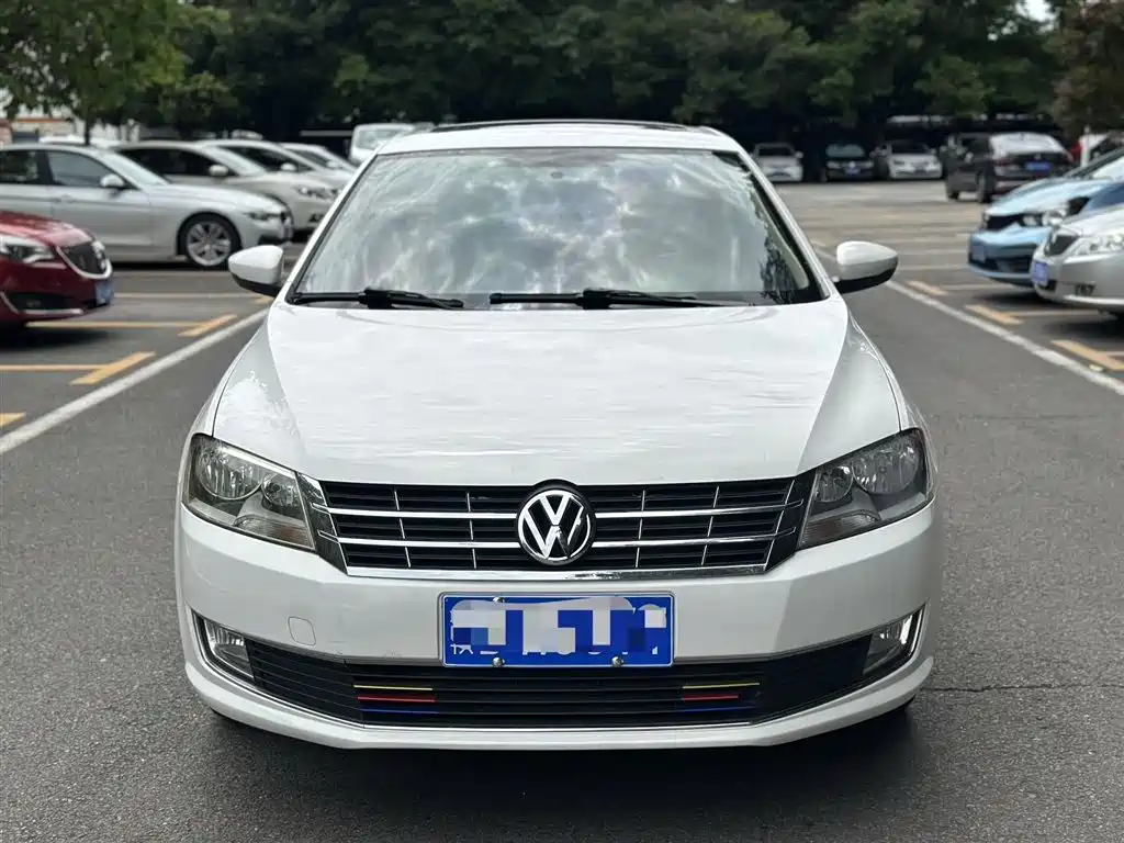 Volkswagen Lavida 2013 1.6L Automatic Comfort Edition фото 2