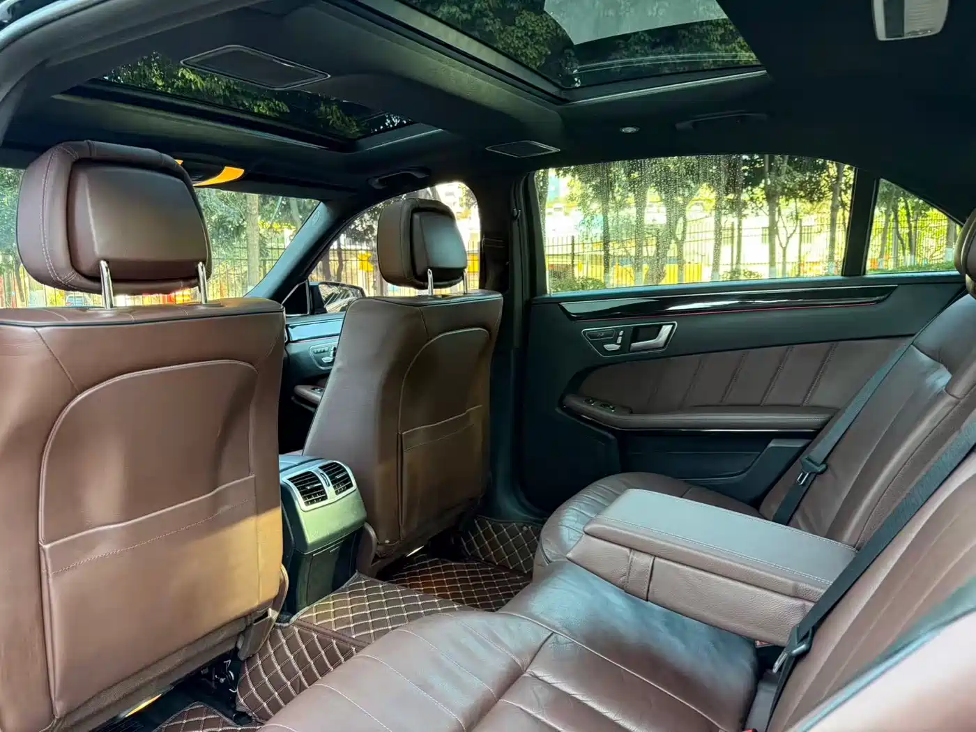 Mercedes-Benz E-Class 2015 E 320 L Luxury 4MATIC фото 26