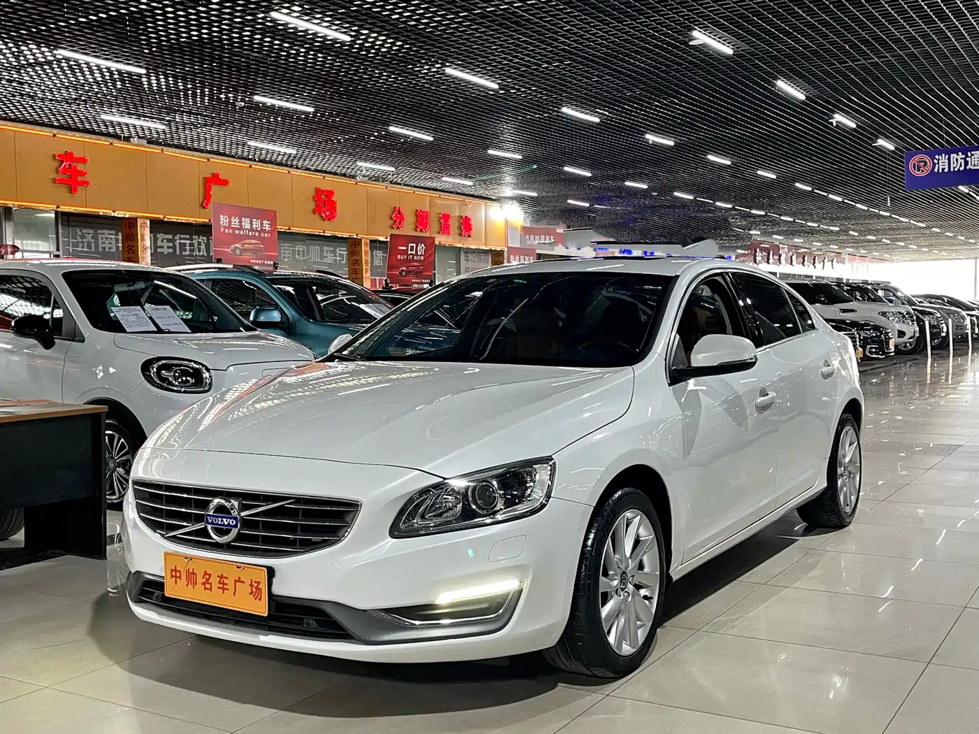 Фото 1 - Volvo S60