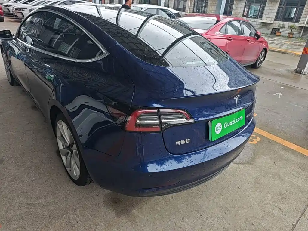 Фото 5 - Tesla Model 3