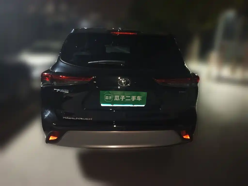 Photo 3 - Toyota Highlander