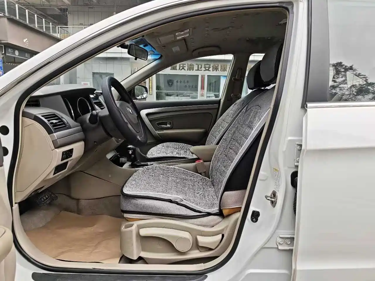 Dongfeng Aeolus Dongfeng Fengshen A60 2014 2014 1.6L Automatic Luxury