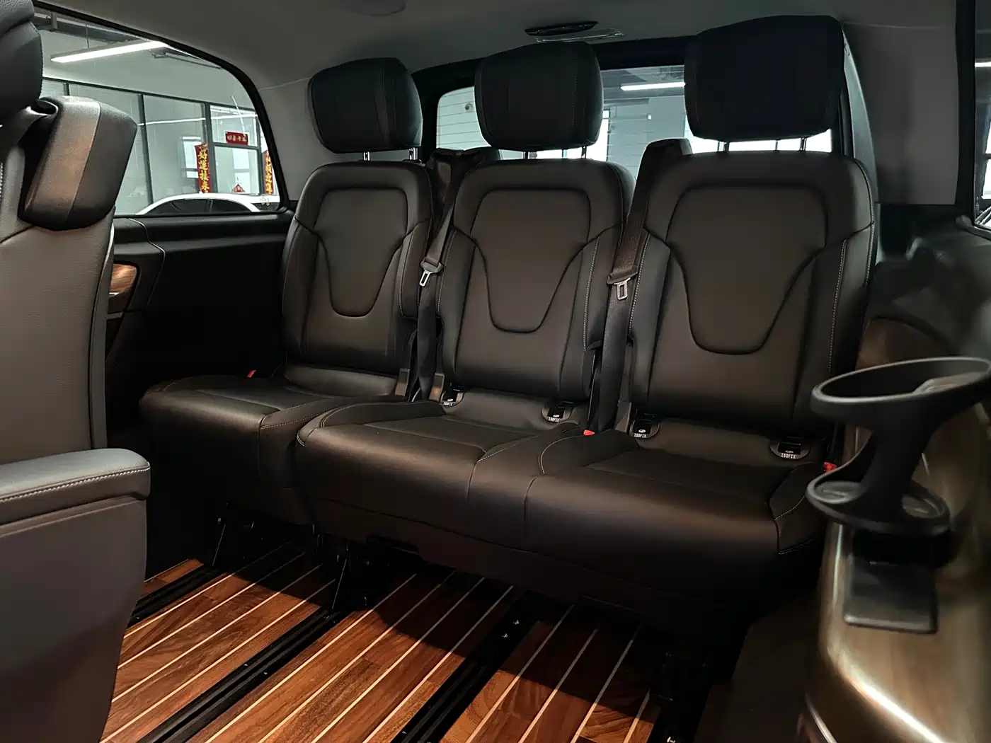 Mercedes-Benz V-Class 2022 V 260 L Long Wheelbase Luxury Edition фото 28