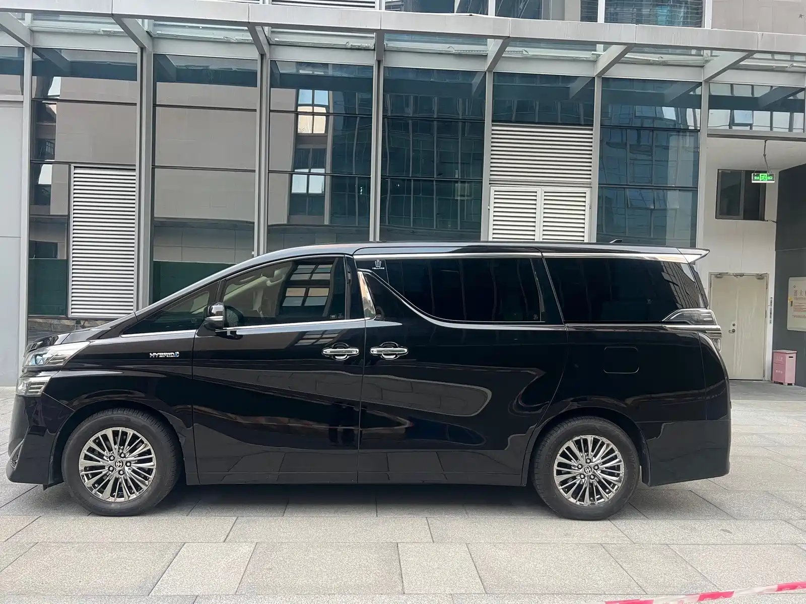 Фото 6 - Toyota Vellfire