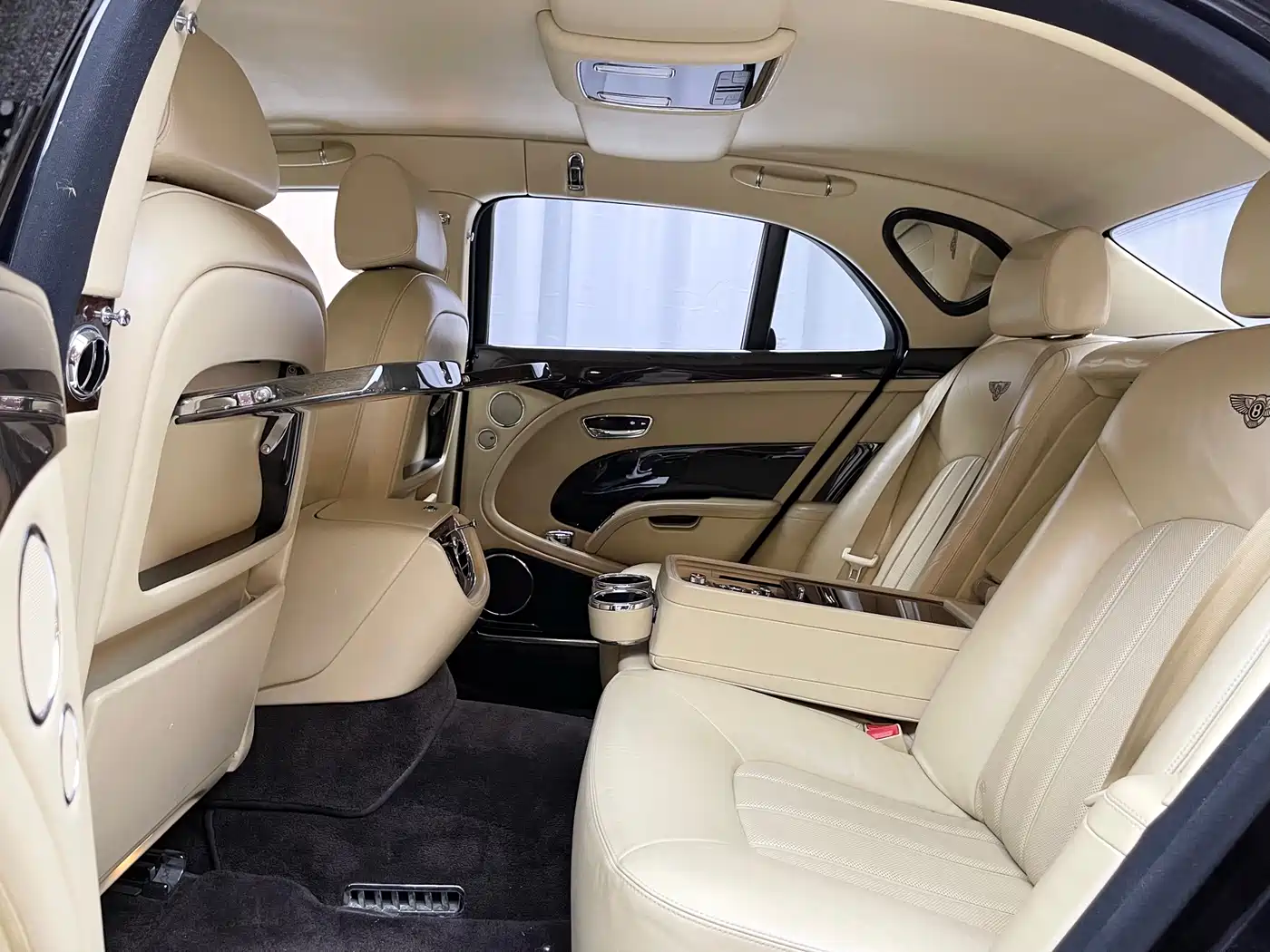Bentley Mulsanne 2011 6.8T Luxury Edition фото 7