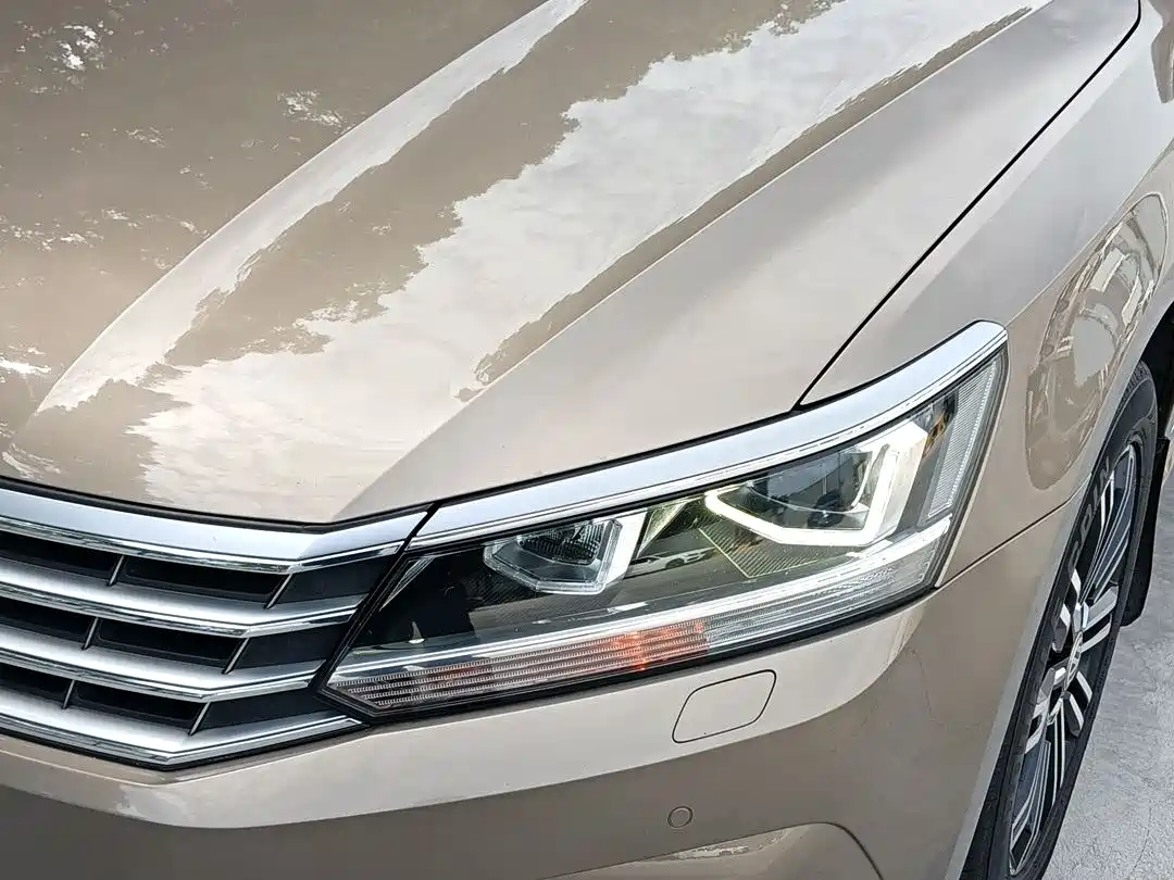 Volkswagen Passat 2017 330TSI DSG Luxury фото 5