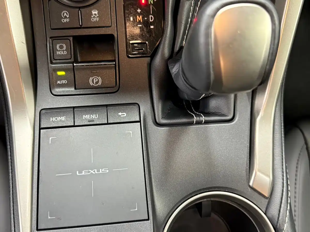 Фото 11 - Lexus NX