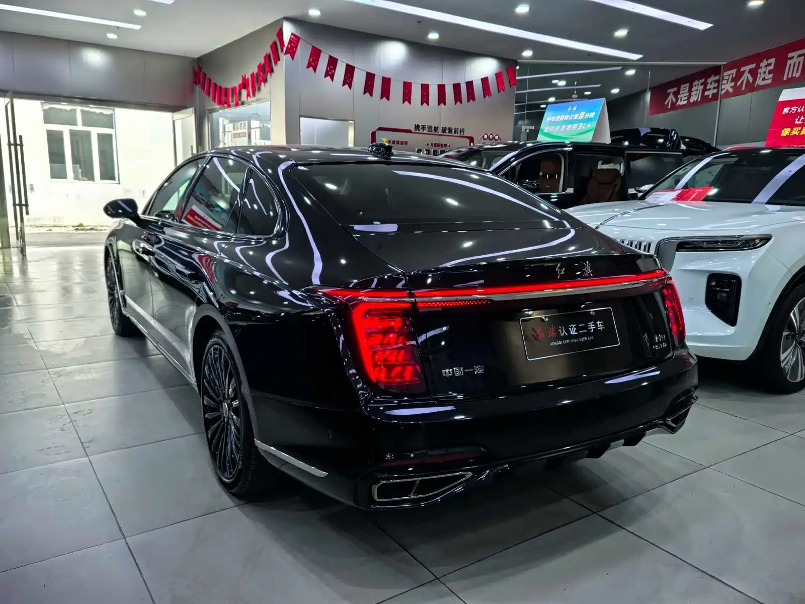 Photo 8 - Hongqi H9