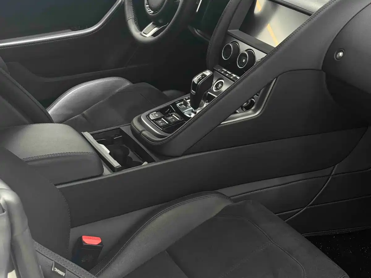 Фото 2 - Jaguar F-TYPE