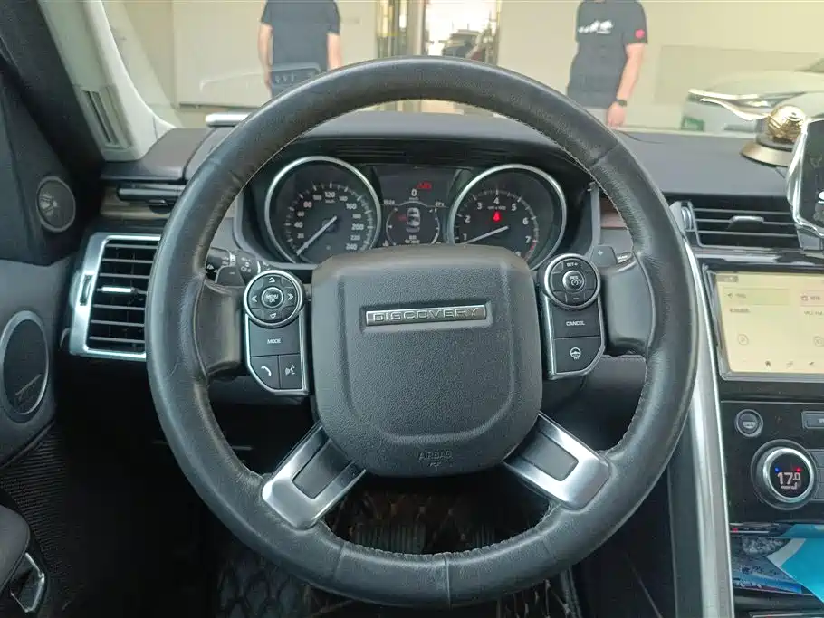 Land Rover Discovery 2017 3.0 SC V6 HSE фото 15