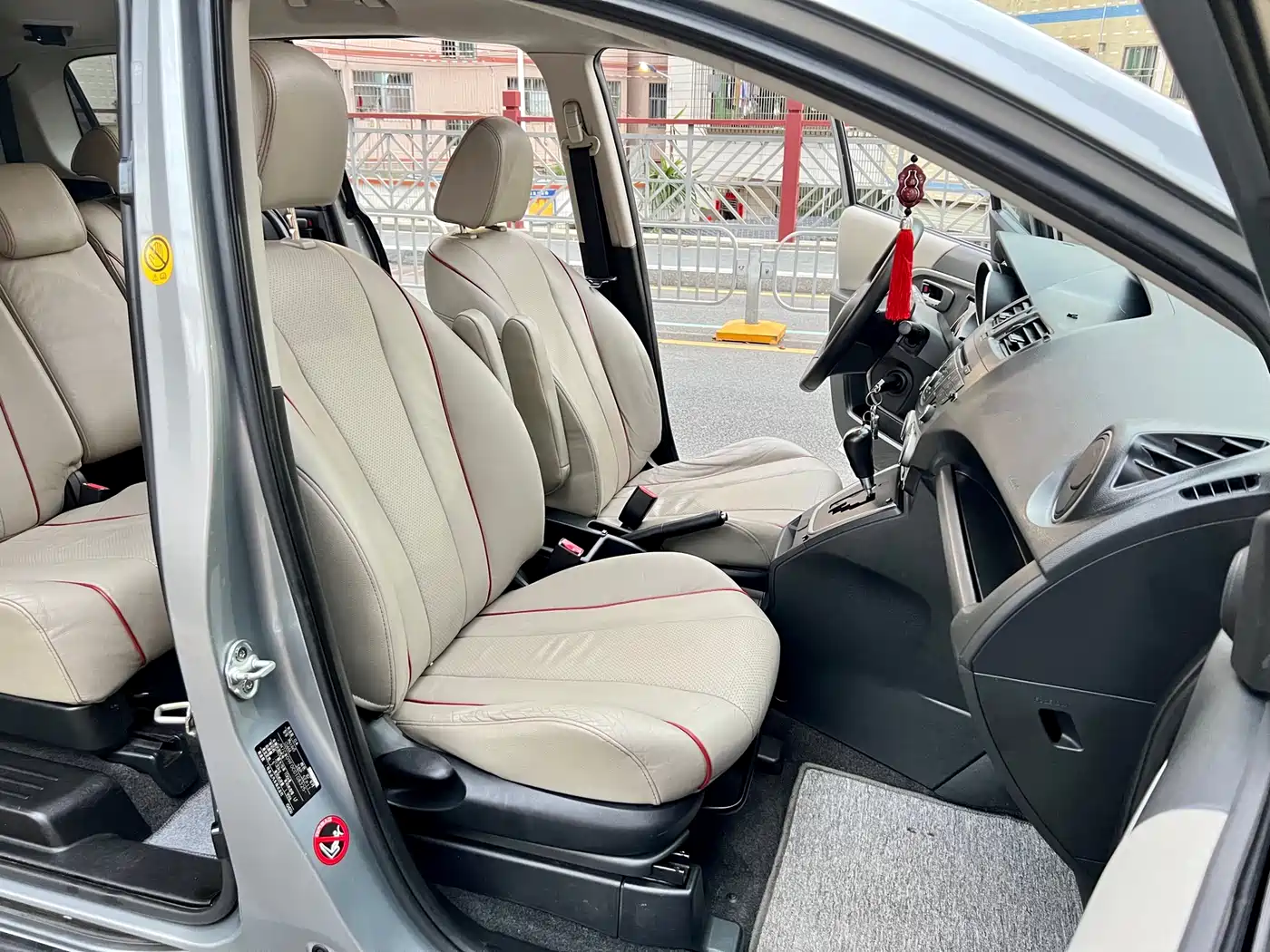 Mazda Mazda5 2011 2011 2.0L Automatic Luxury