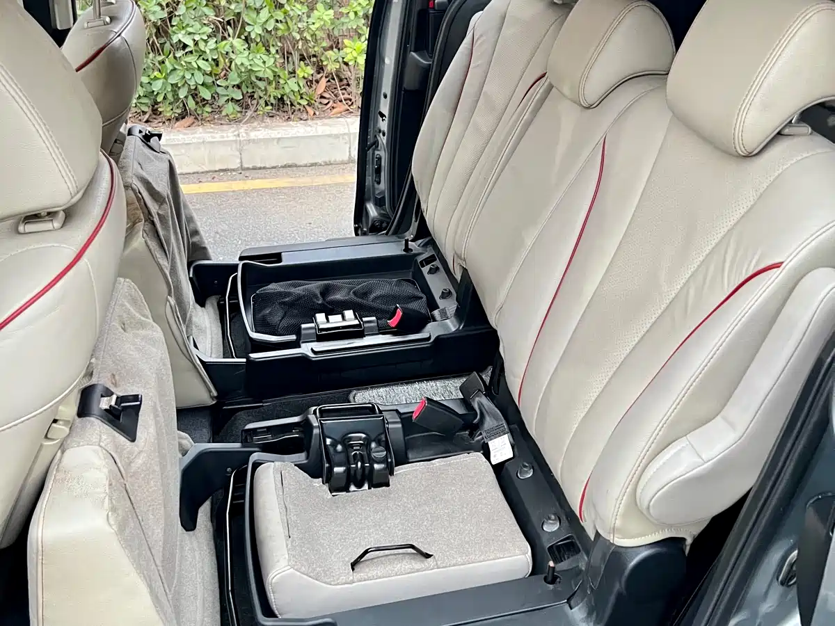 Mazda Mazda5 2011 2011 2.0L Automatic Luxury
