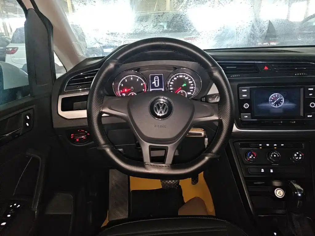 صورة 11 - Volkswagen Touran