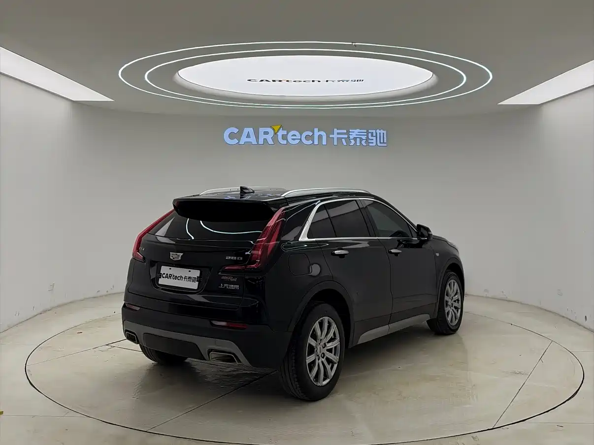 CADILLAC XT4