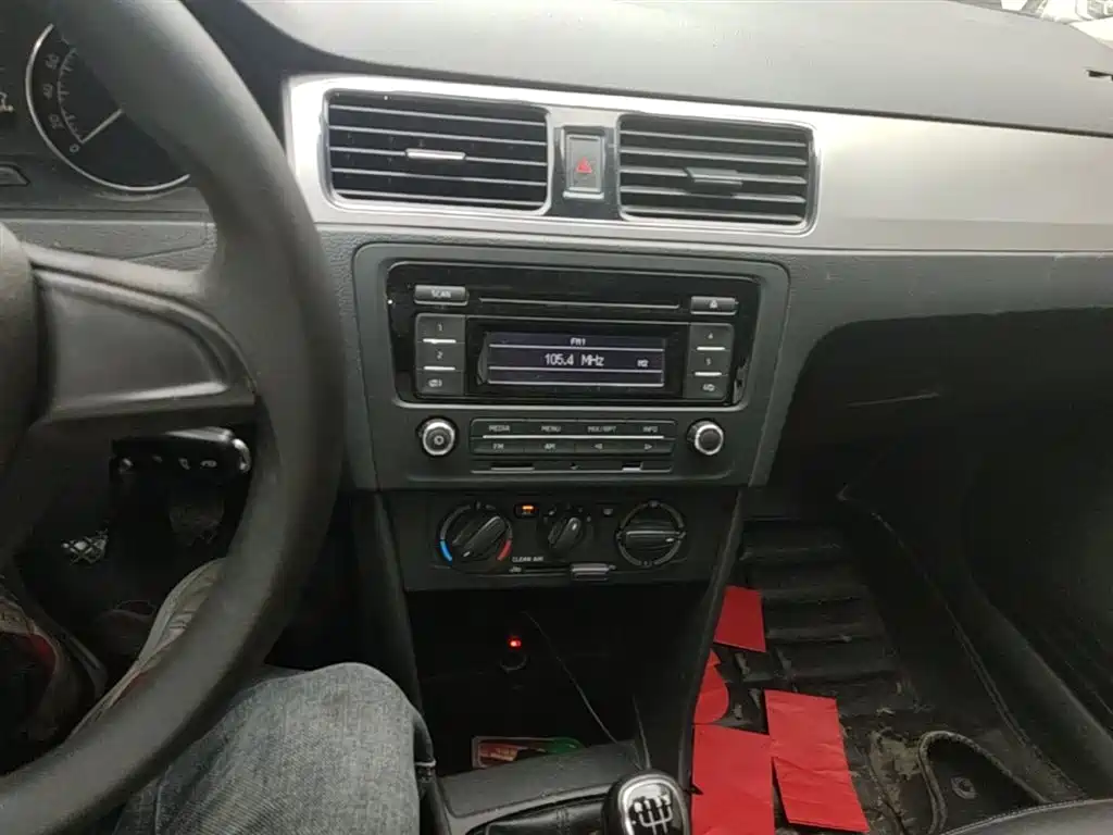Škoda Skoda Rapid Spaceback 2016 1.6L Manual Pioneer Edition фото 13