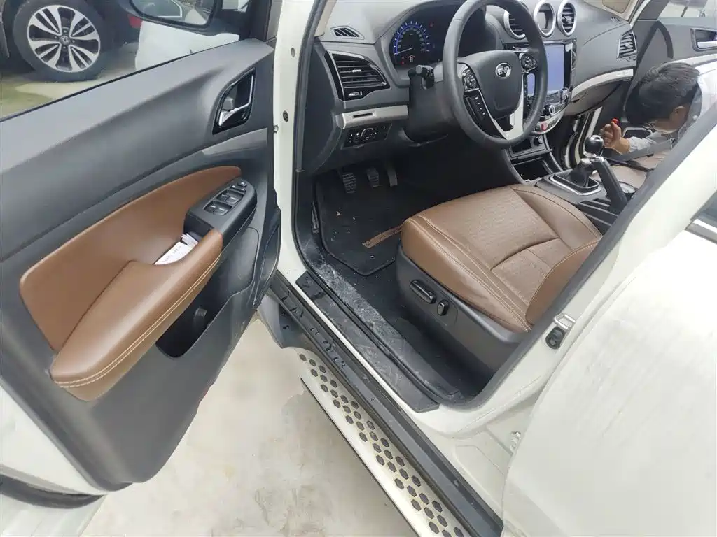 BYD S7 2016 1.5T Manual Premium Model фото 12