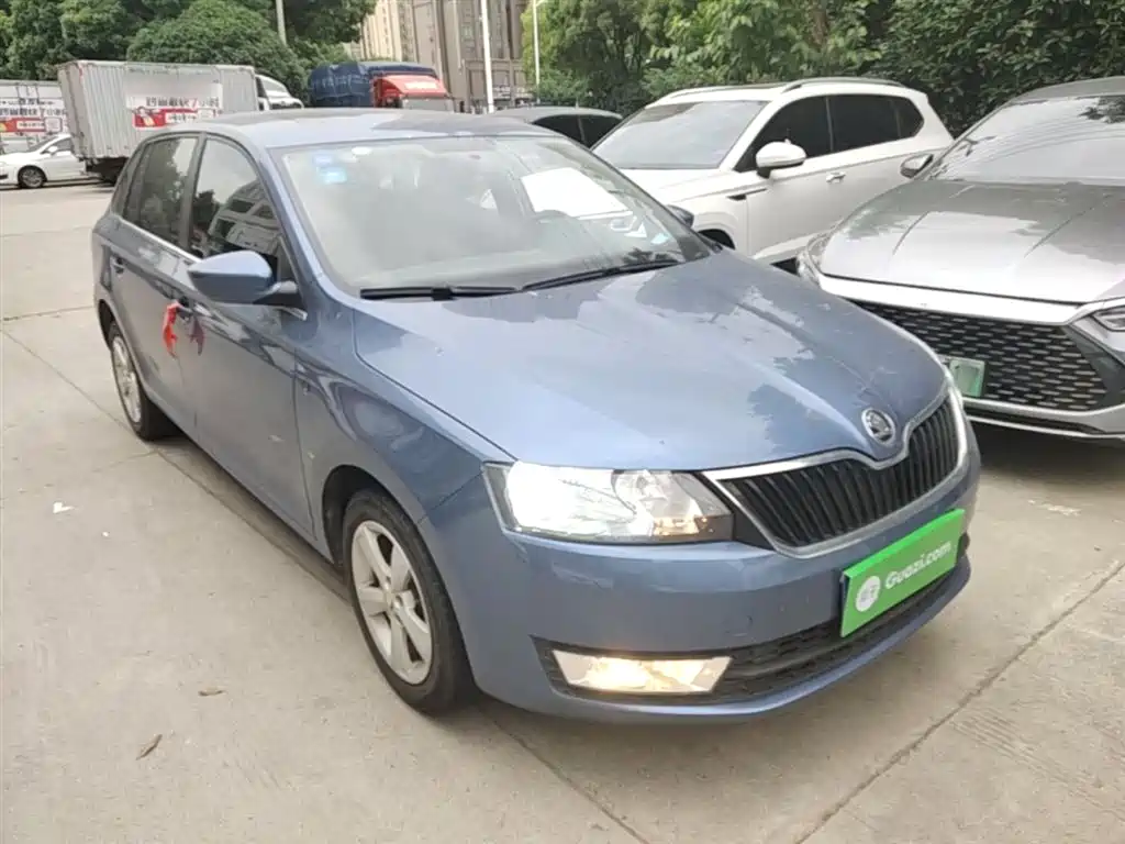 Škoda Skoda Rapid Spaceback 2016 1.6L Manual Pioneer Edition фото 4