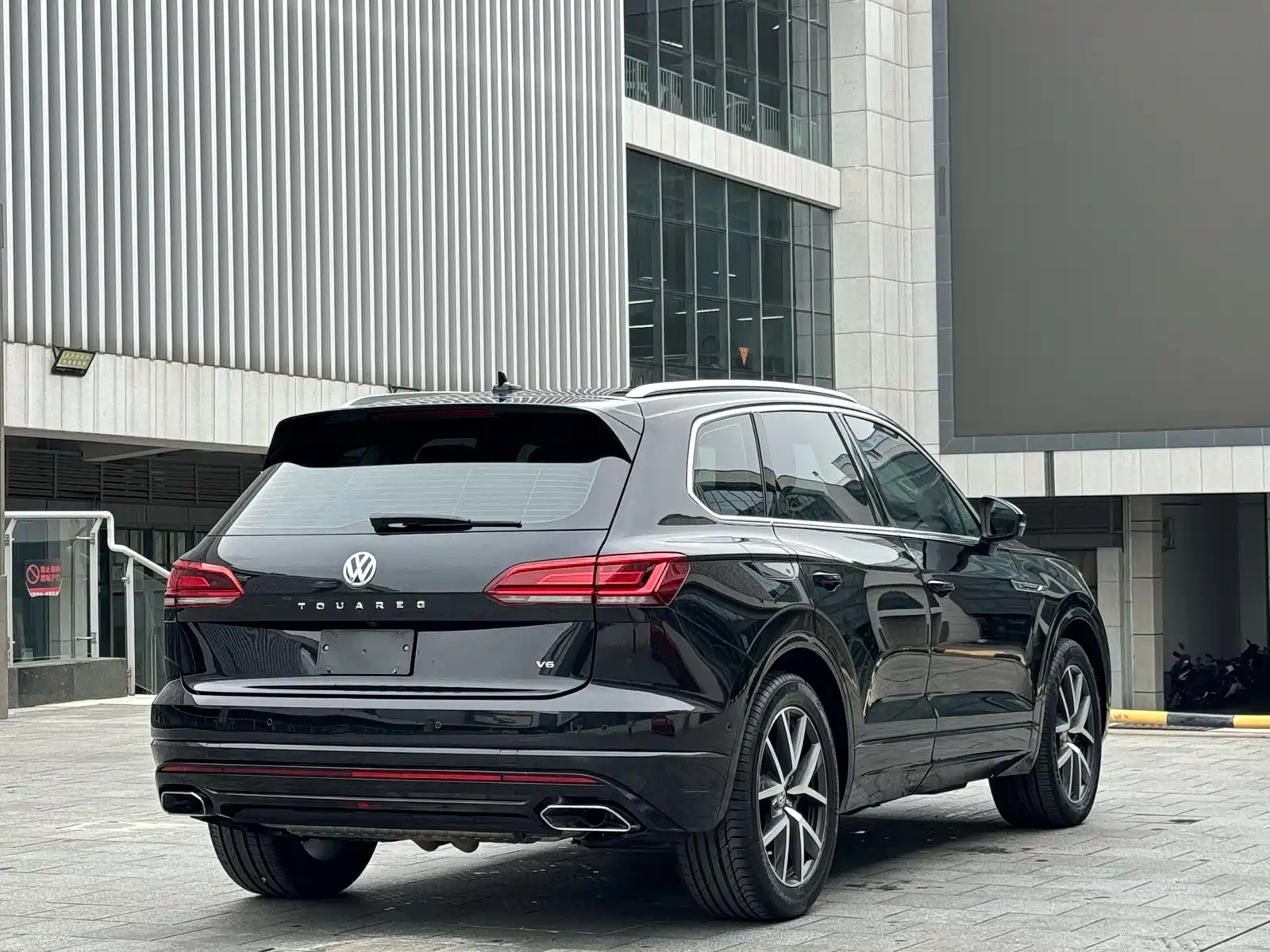 Фото 9 - Volkswagen Touareg