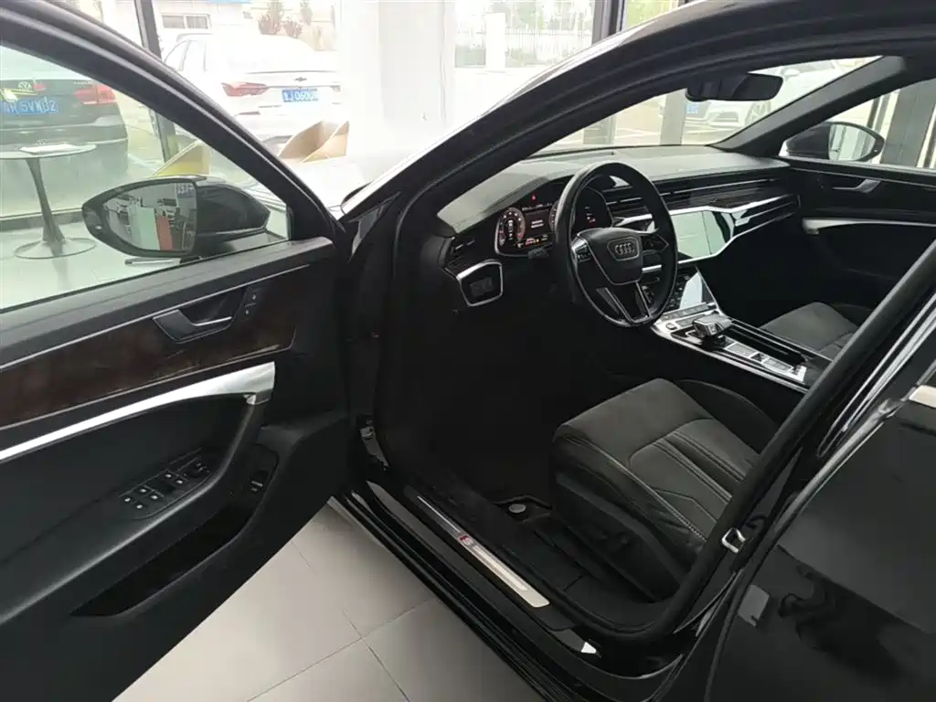 Audi A6L 2021 45 TFSI Exclusive Sport фото 16