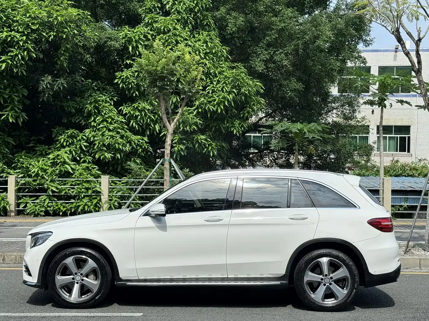 Mercedes-Benz GLC 2017 GLC 260 4MATIC Luxury фото 4
