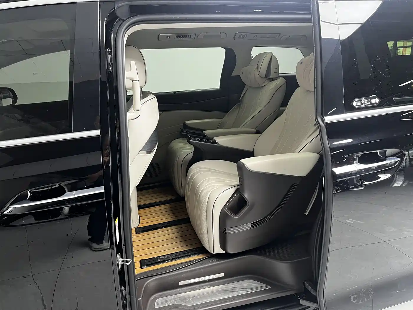 Denza D9 2024 DM-i 1050 Premium фото 13