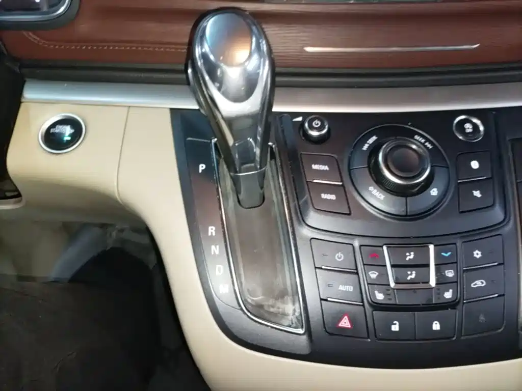Photo 14 - Buick GL8