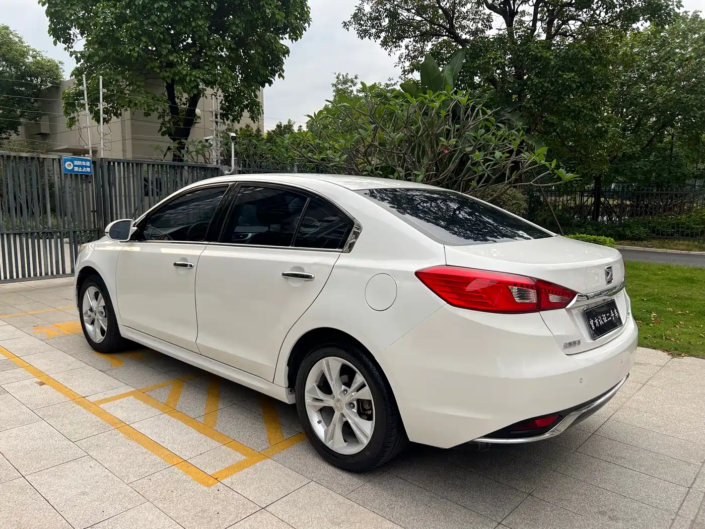 Zotye Z500 2015 2015 1.5T CVT Premium