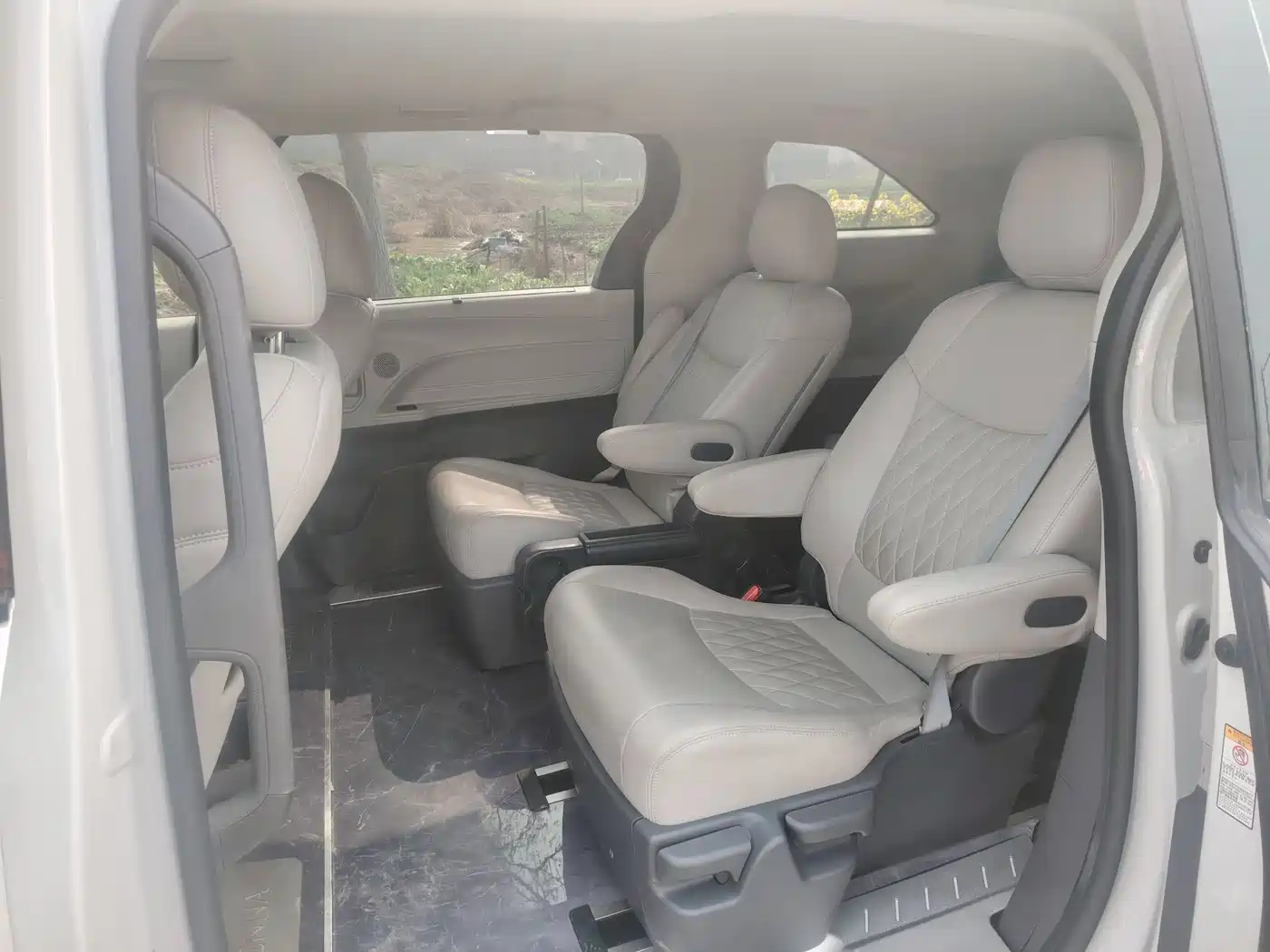 Toyota Sienna 2021 2.5L Hybrid Comfort Edition фото 8
