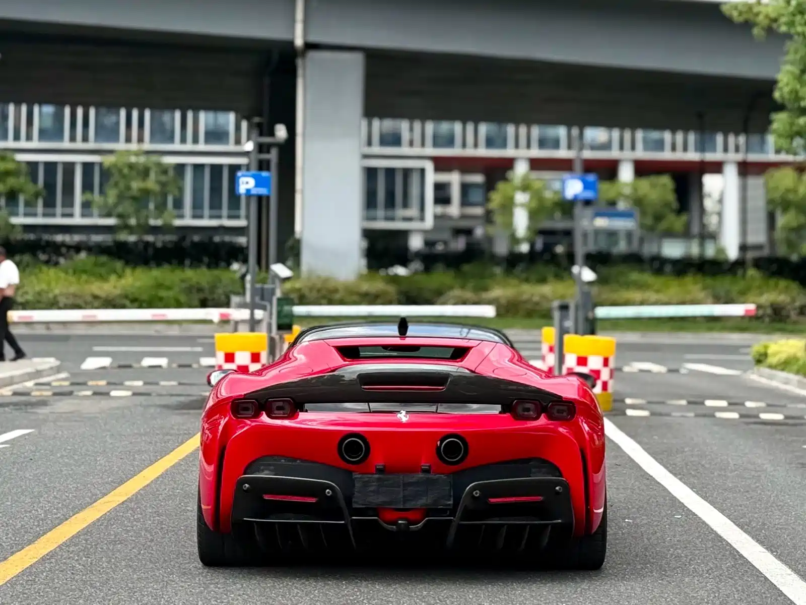 Фото 8 - Ferrari SF90