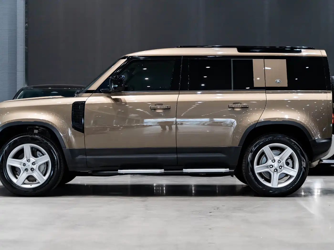 Land Rover Defender 2020 Model 110 P400 HSE фото 4