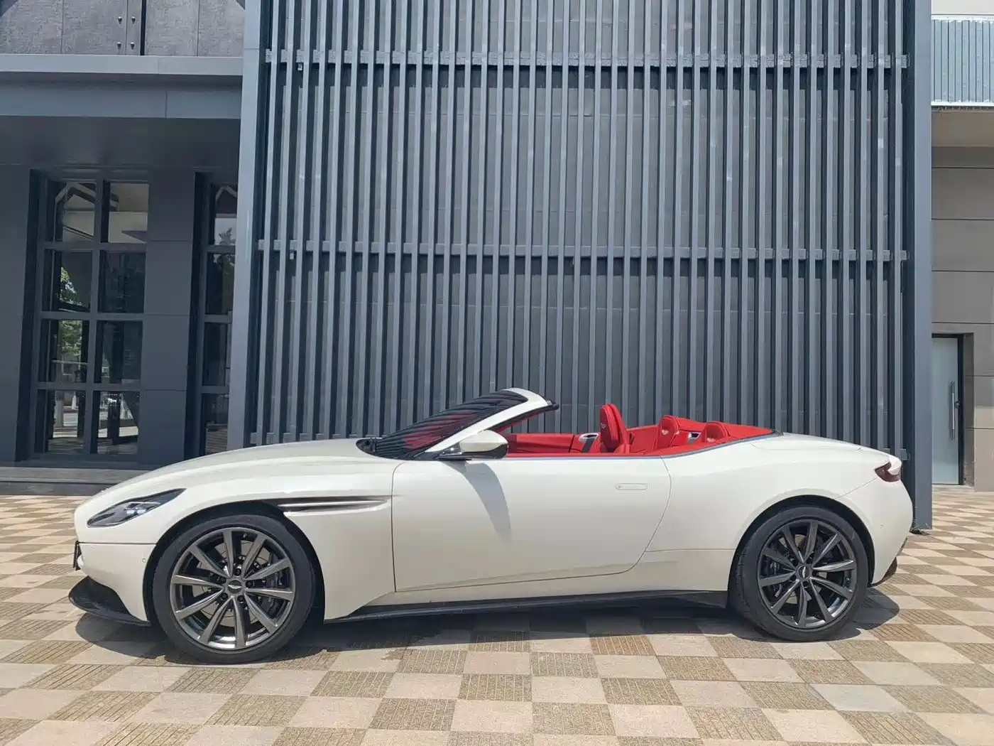 2023 Aston Martin DB11